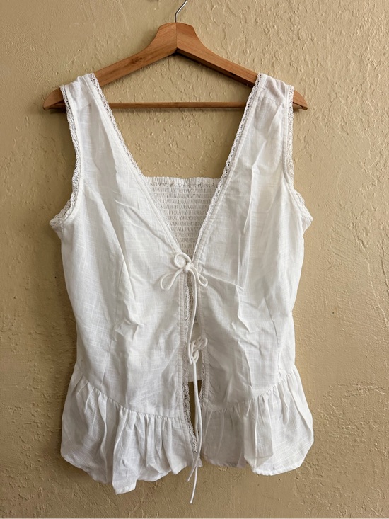 Tops - White Sleeveless Tie-Front Ruffle Tank Top